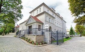 Villa la Pierre Strzegom